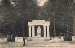 Delcampe - CPA - 89 - AVALLON - Le Monument Aux Morts De La Grande Guerre Et La Promenade Des Capucins - Avallon