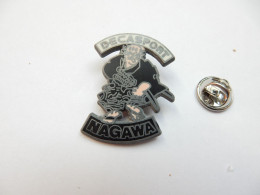 Delcampe - Beau Pin's En Zamac Brut  , Judo , Karaté , Arts Martiaux , Decasport Nagawa , Signé Ballard - Judo