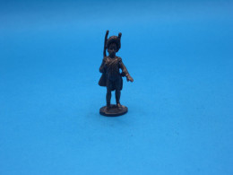Delcampe - Figurine En Métal Kinder - Série Les Soldats XVIII-XIXe Siècle - Sans Nom - Grenadier Italie N°4 - Finition Laiton H 35 - Metallfiguren