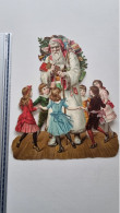 Delcampe - Antieke Victoriaanse  Uitgesneden Chromo H 27 Cm , Kerstman Met Zak Met Speelgoed En Dansende Kinderen, Staat Zie Foto's - Di Natale