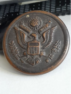 Delcampe - BOUTON   ,,,  PLURIOUS   UNUM   2,7    Cm Diametre - Botones