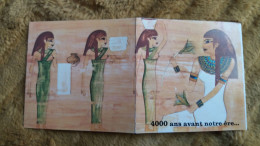 Delcampe - PETIT CALENDRIER FORMAT 9 PAR 9 CM 4 VOLETS AU BLANC D ALSACE DOLE 1974 EGYPTE 4000 ANS AVANT NOTRE ERE PHARAON TISSU - Petit Format : 1971-80