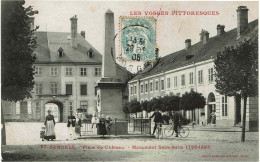 Delcampe - SENONES   -   Place Du Château -  Monument Salm-Salm - Senones