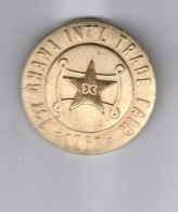 Delcampe - 1. EXHIBITION, Trade Fair - GHANA Africa, Vintage Pin, Badge - Associazioni