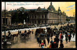 Delcampe - AK Berlin, Unter Den Linden, Aufziehen Der Schlosswache - Mitte