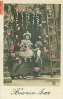Delcampe - Fillette Couple Fleurs Bonne Année F 503 - Szenen & Landschaften