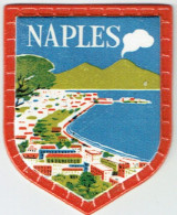 Delcampe - Ecusson Figurine Publicitaire Cafés Maurice - Collection Voyage En Europe - Naples A 24 - Autres & Non Classés