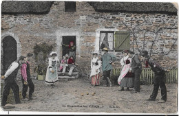 Delcampe - LA VIE AUX CHAMPS - CPA COLORISEE -  LE DIMANCHE AU VILLAGE  - COR 5 - - Bauernhöfe