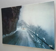 Delcampe - 88 Xonrupt Longemer Rocher Perce Du Diable D417 Enneige Dans La Brume Tunnel XIX Voiture Route Verglacee C Est L Hiver - Xonrupt Longemer