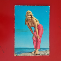 Delcampe - Carta Postale Petit- Postcard - POSTAL NO CIRCULADA - PIN-UPS - FEMME BELLE ET SEXY - Pin-Ups