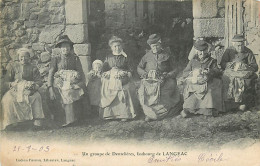 Delcampe - 43 , LANGEAC , Un Groupe De Dentellières Faubourg De Langeac , CF * 345 85 - Langeac