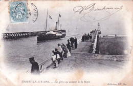 Delcampe - 14 - Calvados -  TROUVILLE -  Les Jetées Au Moment De La Marée - Trouville