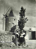 Delcampe - Carte Postale - Moulin à Vent - Fontvieille - Moulin De Daudet - Animée - Folklore Scène Et Type - Carte Dentelée - CPSM - Mulini A Vento
