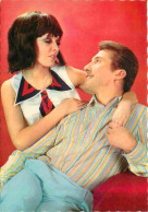 Delcampe - Carte Postale - Couples - Carte Dentelée - CPSM Grand Format - Voir Scans Recto-Verso - Poscard - Carta Postal -  Postka - Couples