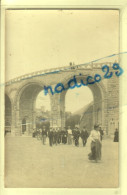 Delcampe - 65 Lourdes Arches Du Rosaire CARTE PHOTO Famille Crottet Avec Monsieur Le Curé Delaporte à Thou Par Bonny Sur Loire (1) - Lourdes