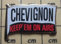 Delcampe - Pin411e          MARQUE CHEVIGNON DRAPEAU KEEP'EM ON AIRS - Marques
