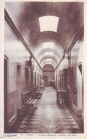 Delcampe - VICHY   P129    CPA 9X14       Hôpital Militaire. Couloir Des Bains - Vichy