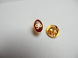 Delcampe - Beau Mini Pin's , Médical , Laboratoires SHERING PLOUGH , Courbevoie , Segré En Anjou - Medizin