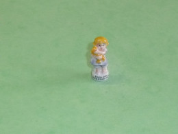 Delcampe - Fèves / Fève / Dessins Animés / Films / BD : émilie Jolie , 2000 P 4 , émilie Et Ourson  T111 - Dessins Animés