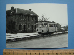 Delcampe - Photo Cliché J. BAZIN - Maissin - Gare - Tram - Tramway - 17/3/55 - Paliseul