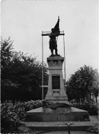 Delcampe - Couvin – Le Monument Aux Morts - Couvin