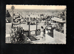 Delcampe - Cpsm Ostende Vue De La Plage Près Du Lido Et Des Nouvelles Installations De Bains - Oostende