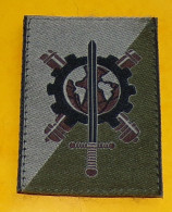 Delcampe - DIRECTION CENTRALE DU MATERIEL EN BASSE VISIBILITE  , INSIGNE D'EPAULE EN TISSU , OBSOLETE POUR COLLECTION  ,DIMENSION 6 - Stoffabzeichen