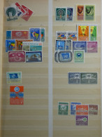 Delcampe - Mi 5257, Kleiner Bestand In Drei Steckalben Mit Etwas Europa, Wie Ein Alter Bestand Tschechoslowakei, Aber Auch Besseren - Ohne Zuordnung