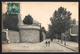 Delcampe - CPA Laon, Le Boulevard De La Republique Et Les Anciens Remparts - Laon