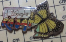 Delcampe - Pin411H      PAPILLON JAUNE ET NOIR AUTOBUS VOYAGES RAJAT - Dieren