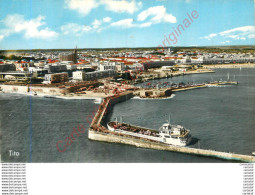 Delcampe - 17.  ROYAN .   Les Deux Jetées . Le Port .  Façade De Foncillon . - Royan
