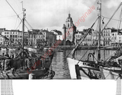 Delcampe - 17.  LA ROCHELLE . Le Port Et La Tour De La Grosse Horloge . - Saint-Jean-d'Angely