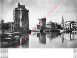 Delcampe - 17.  LA ROCHELLE .  Entrée Du Port Et Les Tours St-Nicolas, De La Chaine Et De La Lanterne . - Saint-Jean-d'Angely