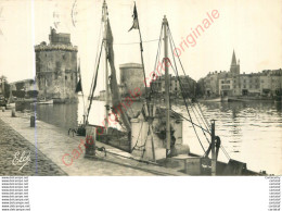 Delcampe - 17.  LA ROCHELLE . Vue Sur Le POrt Le Soir . - La Rochelle