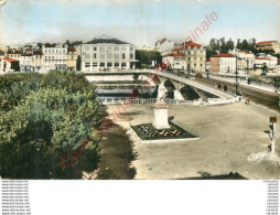 Delcampe - 17.  SAINTES .  Pont Et Statue Bernard Palissy . - Saintes