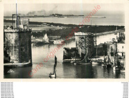 Delcampe - 17.  LA ROCHELLE .  Entrée Su Port . - La Rochelle