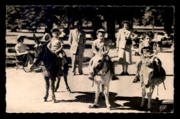 Delcampe - ANIMAUX - ANES - PROMENADE A VICHY - Esel