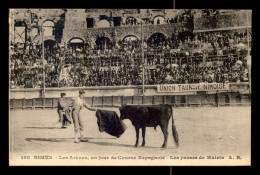 Delcampe - TAUROMACHIE - COURSES DE TAUREAUX ESPAGNOLE - LES PASSES DE MULETS - ARENES DE NIMES - Corrida