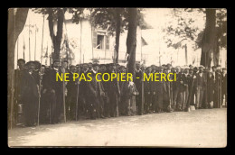 Delcampe - PECHE - LES PARTICIPANTS D'UN CONCOURS DE PECHE A LA LIGNE - CARTE PHOTO ORIGINALE - Pesca