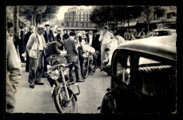 Delcampe - MOTOS - LE MARCHE AU CYCLES DU MARCHE AUX PUCES - Motorräder