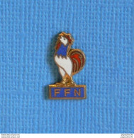 Delcampe - 1 PIN'S //  ** F.F.N. / FÉDÉRATION FRANÇAISE DE NATATION ** - Natación