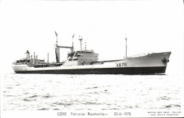 Delcampe - CPM Bateau Guerre Isere Petrolier Ravitailleur 1978 - Cargos
