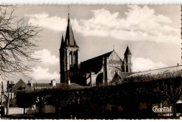 Delcampe - BRIE COMTE ROBERT: L'église Vue De La Place Des Fêtes - Très Bon état - Brie Comte Robert