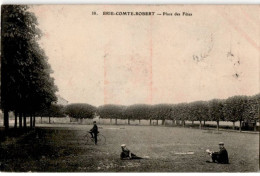 Delcampe - BRIE-COMTE-ROBERT: Place Des Fêtes - état - Brie Comte Robert