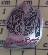 Delcampe - Pin511b        MARQUE BLOUSON NOIR EN CUIR LAURENT BERGE - Marques