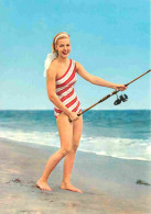 Delcampe - Carte Postale - Pin-ups - Femme En Maillot De Bain - Baigneuse - CPSM Grand Format - Voir Scans Recto-Verso - Poscard - - Pin-Ups