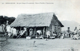 Delcampe - MADAGASCAR / PRECURSEUR / LE GITE D'ETAPE D'IVONDROKELY - ROUTE D'IVOHIBE A FIANARANTSOA - Madagascar