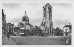 Delcampe - 37 TOURS LA TOUR CHARLEMAGNE ET LA PLACE CHATEAUNEUF - Tours