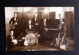 Delcampe - Cartolina Spettacolo - Musicians 1920s Photo Postcard - Musik Und Musikanten
