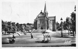 Delcampe - FRANCE - Firminy - Place Du Breuil - Église - Animé - J Lafond - 1950 - CP - Firminy